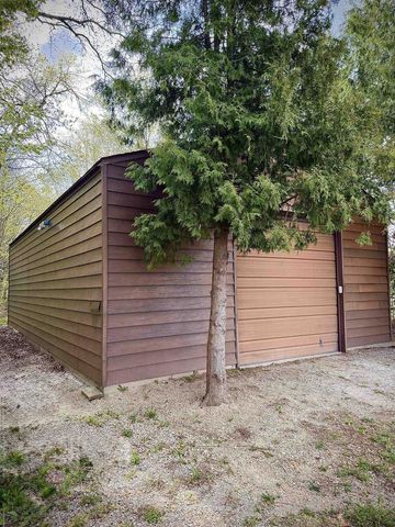 9660 MANU ROAD, Fremont, WI 54940