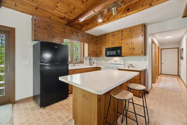 9660 MANU ROAD, Fremont, WI 54940