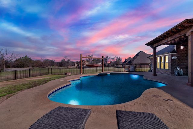 8 Chapel Hill Lane, Mclendon Chisholm, TX 75032