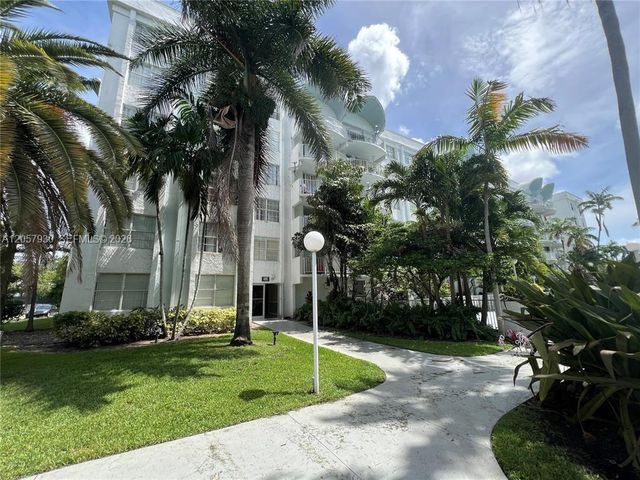496 NW 165th St Rd D-409, Miami, FL 33169