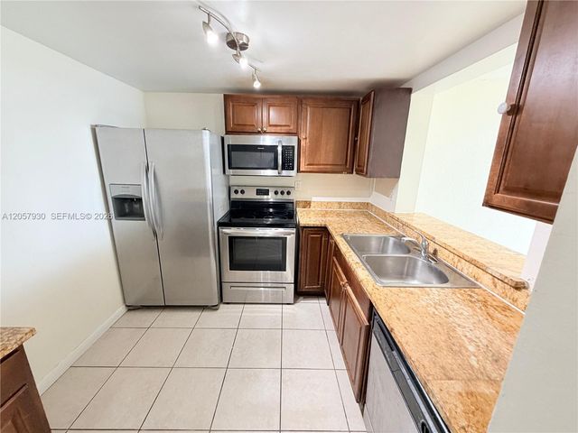 496 NW 165th St Rd D-409, Miami, FL 33169