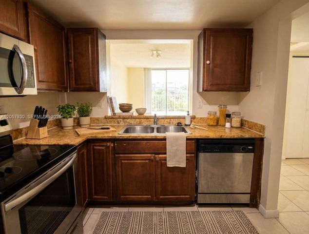 496 NW 165th St Rd D-409, Miami, FL 33169