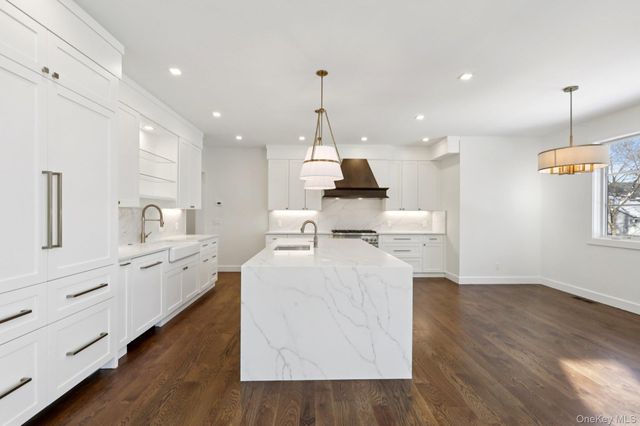 39 Potters Lane, New Rochelle, NY 10805