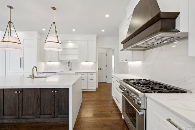 39 Potters Lane, New Rochelle, NY 10805