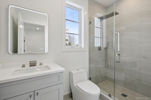 39 Potters Lane, New Rochelle, NY 10805