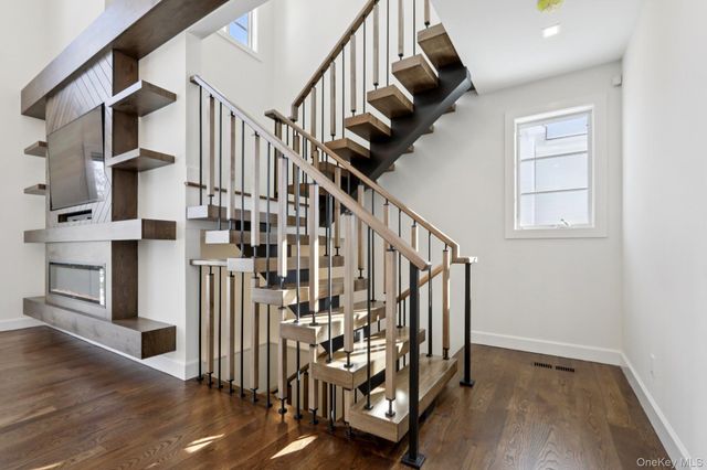 39 Potters Lane, New Rochelle, NY 10805