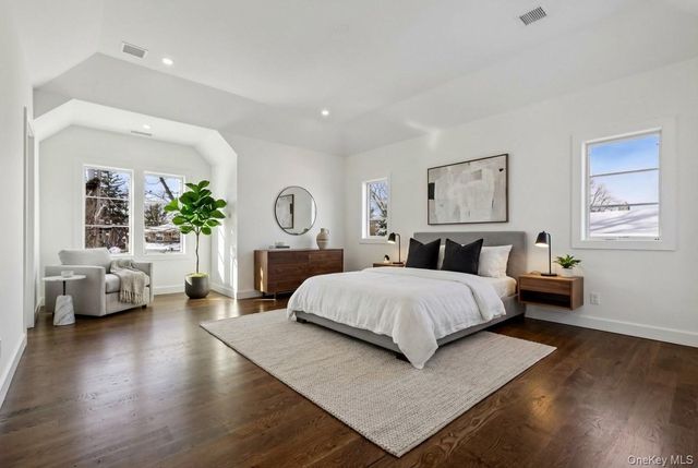 39 Potters Lane, New Rochelle, NY 10805