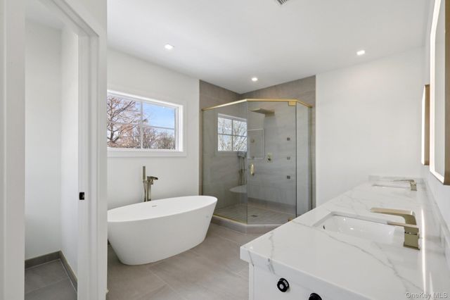 39 Potters Lane, New Rochelle, NY 10805