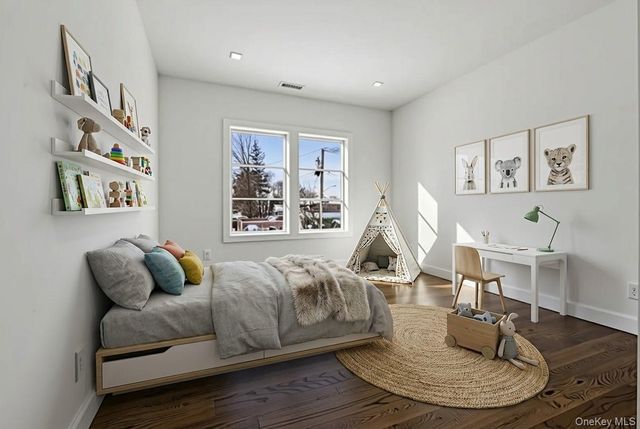 39 Potters Lane, New Rochelle, NY 10805