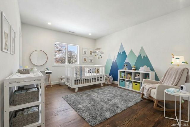 39 Potters Lane, New Rochelle, NY 10805