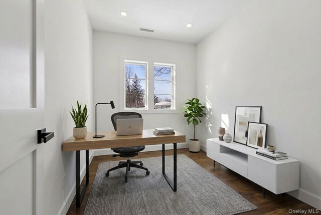 39 Potters Lane, New Rochelle, NY 10805