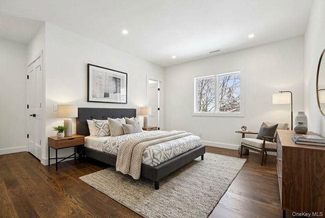 39 Potters Lane, New Rochelle, NY 10805