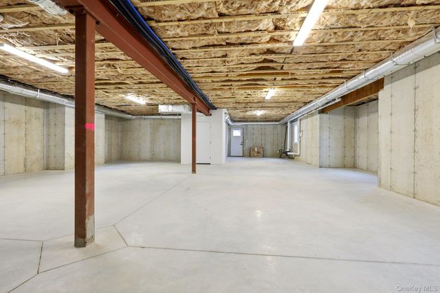 39 Potters Lane, New Rochelle, NY 10805