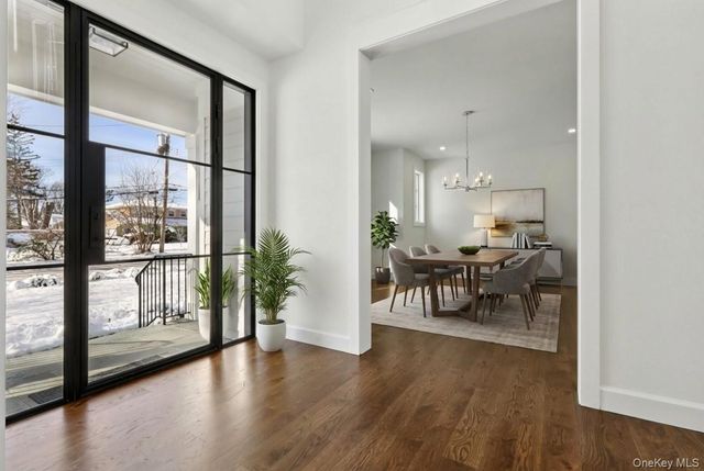 39 Potters Lane, New Rochelle, NY 10805