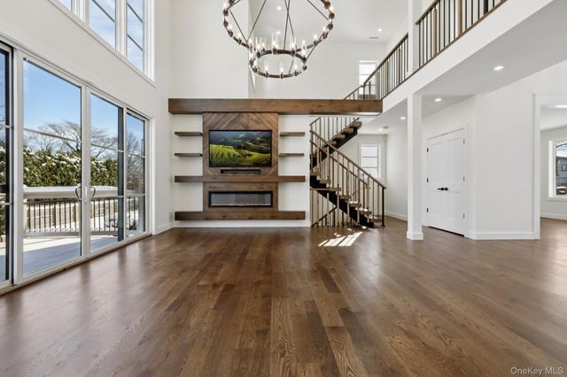 39 Potters Lane, New Rochelle, NY 10805