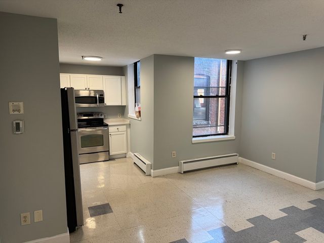 46 Amesbury 3A, Lawrence, MA 01840