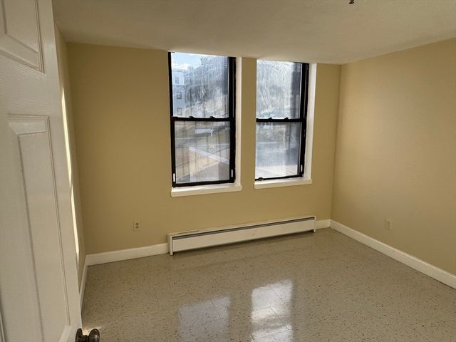 46 Amesbury 3A, Lawrence, MA 01840