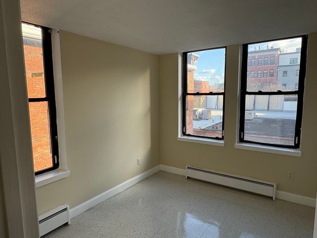 46 Amesbury 3A, Lawrence, MA 01840