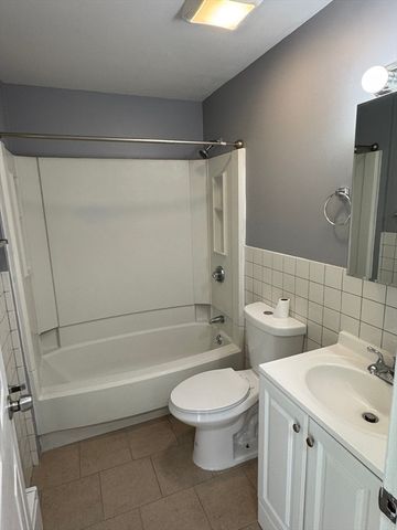 46 Amesbury 3A, Lawrence, MA 01840