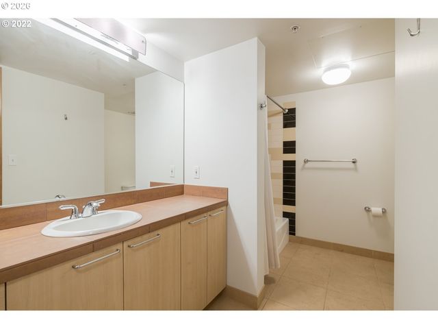 726 Nw 11TH Ave 204, Portland, OR 97209