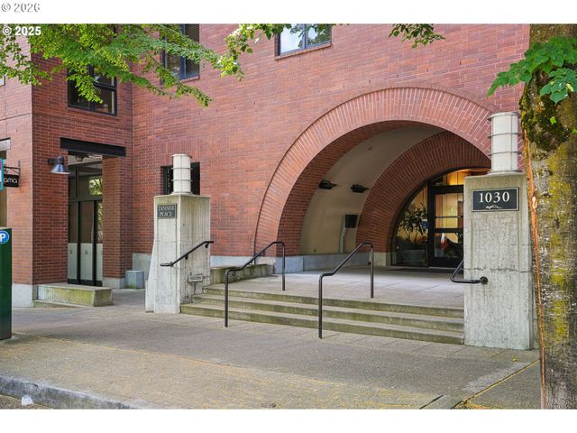 726 Nw 11TH Ave 204, Portland, OR 97209
