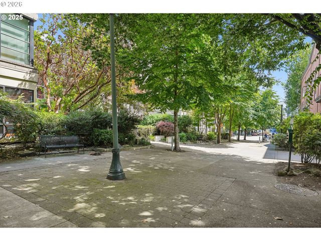 726 Nw 11TH Ave 204, Portland, OR 97209