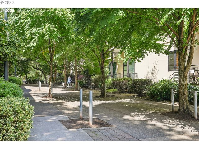 726 Nw 11TH Ave 204, Portland, OR 97209