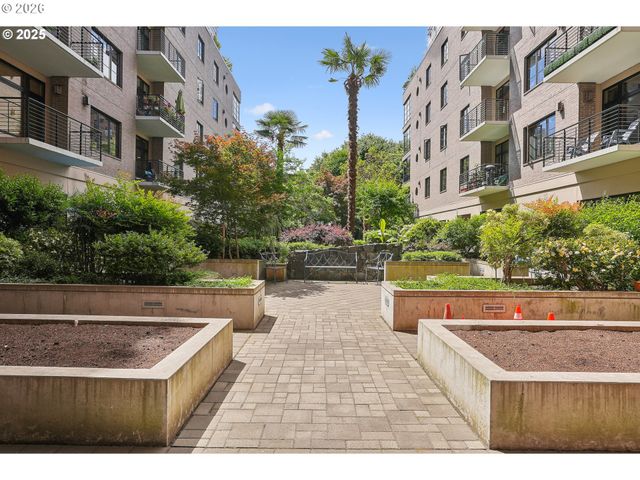726 Nw 11TH Ave 204, Portland, OR 97209
