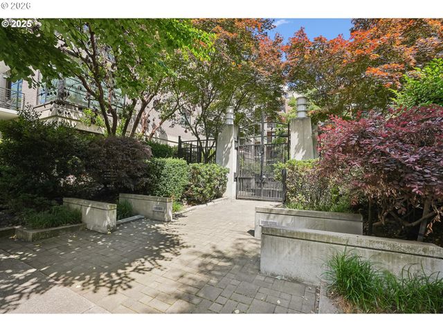 726 Nw 11TH Ave 204, Portland, OR 97209