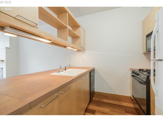 726 Nw 11TH Ave 204, Portland, OR 97209