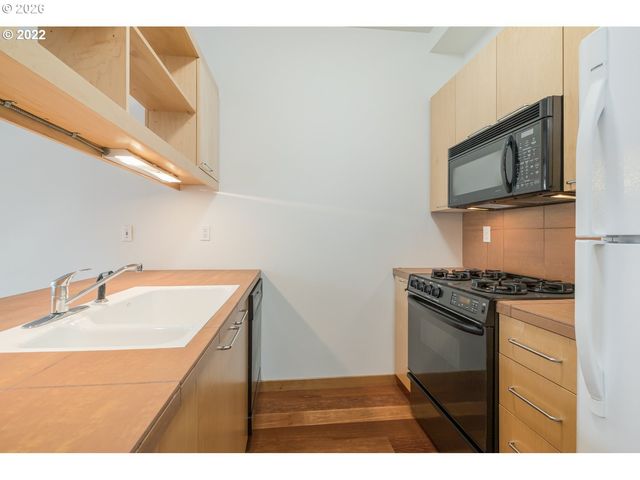 726 Nw 11TH Ave 204, Portland, OR 97209