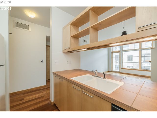 726 Nw 11TH Ave 204, Portland, OR 97209