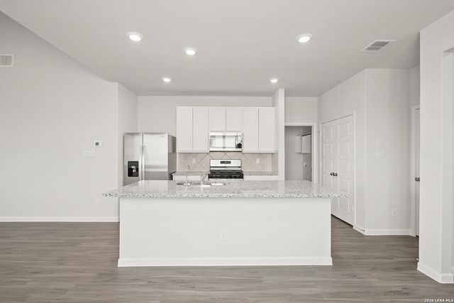 8542 Catnip Pass, Elmendorf, TX 78112