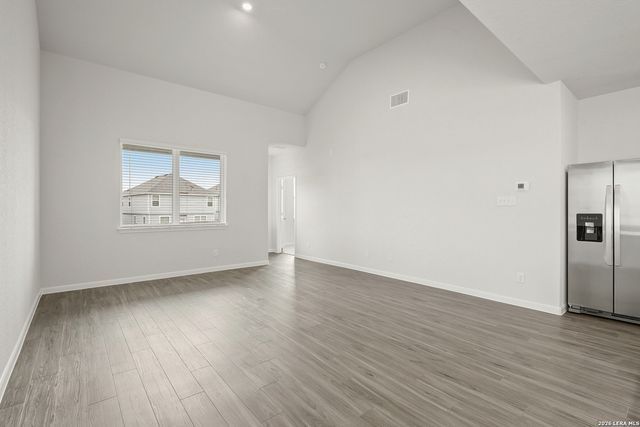 8542 Catnip Pass, Elmendorf, TX 78112