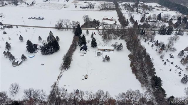 187 Darwin Road, Pinckney, MI 48169
