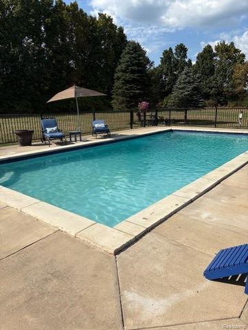 187 Darwin Road, Pinckney, MI 48169