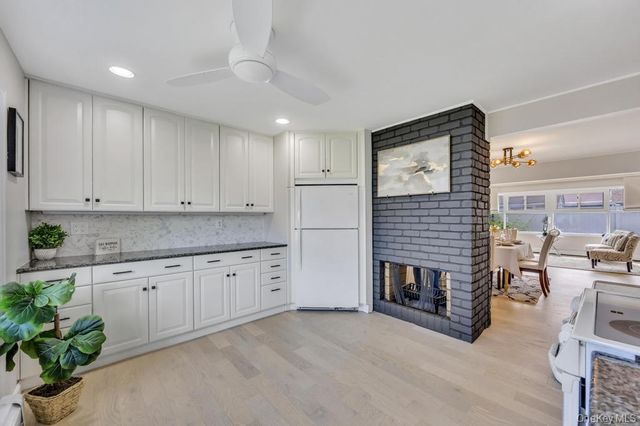 17 Skylark Lane, Levittown, NY 11756