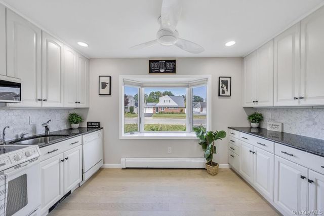 17 Skylark Lane, Levittown, NY 11756