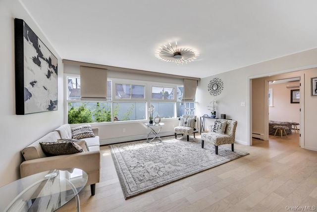 17 Skylark Lane, Levittown, NY 11756