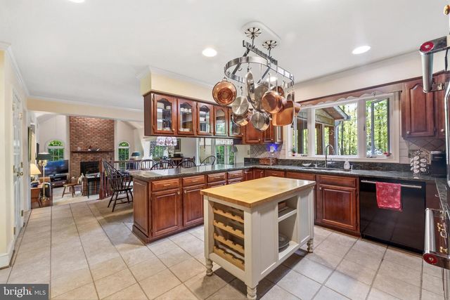 1812 CROSSPOINTE DR, Annapolis, MD 21401