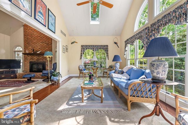 1812 CROSSPOINTE DR, Annapolis, MD 21401