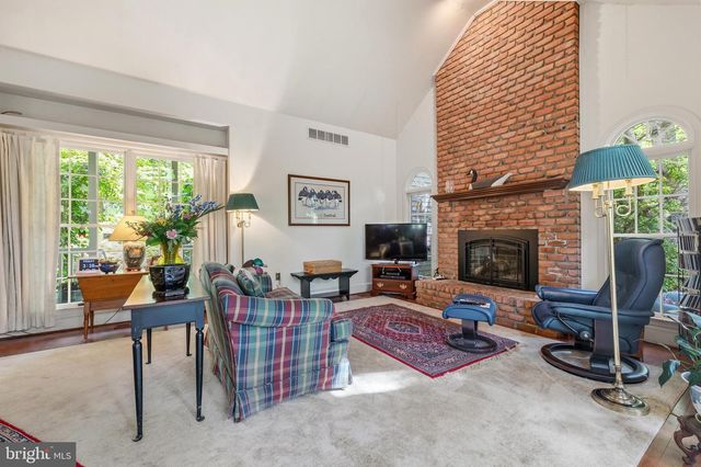 1812 CROSSPOINTE DR, Annapolis, MD 21401