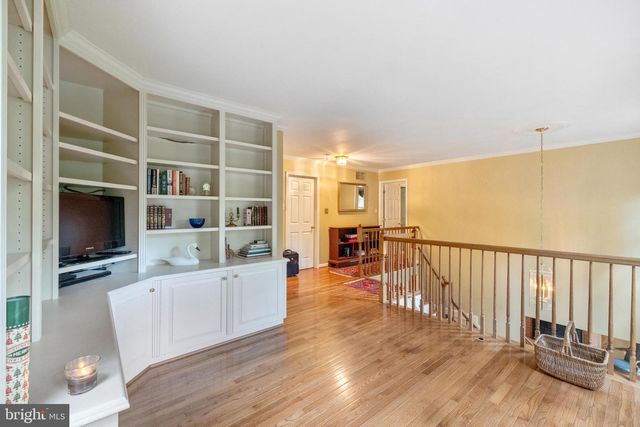 1812 CROSSPOINTE DR, Annapolis, MD 21401