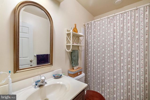 1812 CROSSPOINTE DR, Annapolis, MD 21401