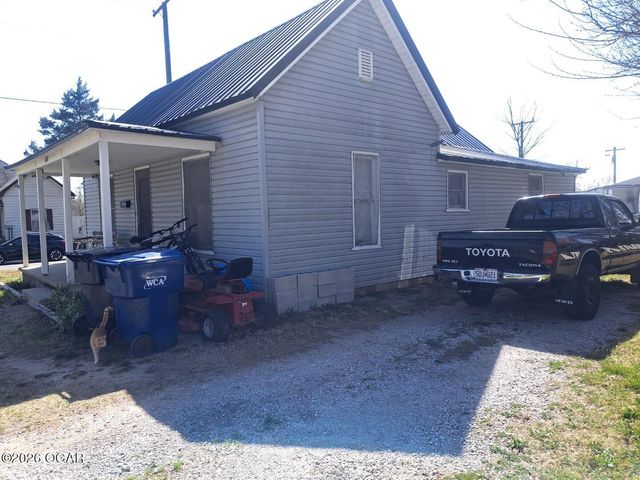 332 S Pennsylvania Avenue, Webb City, MO 64870