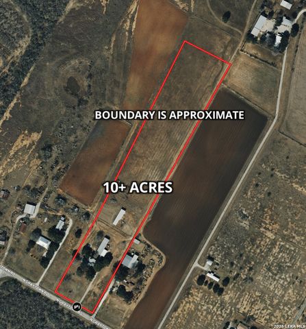 900 N Graytown Rd, St Hedwig, TX 78152