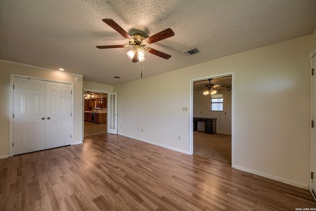 900 N Graytown Rd, St Hedwig, TX 78152