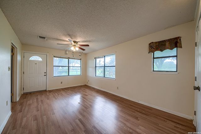 900 N Graytown Rd, St Hedwig, TX 78152