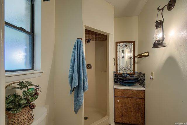 900 N Graytown Rd, St Hedwig, TX 78152