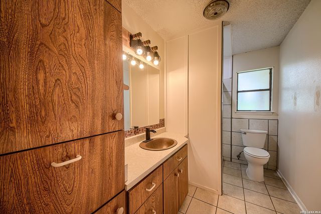 900 N Graytown Rd, St Hedwig, TX 78152